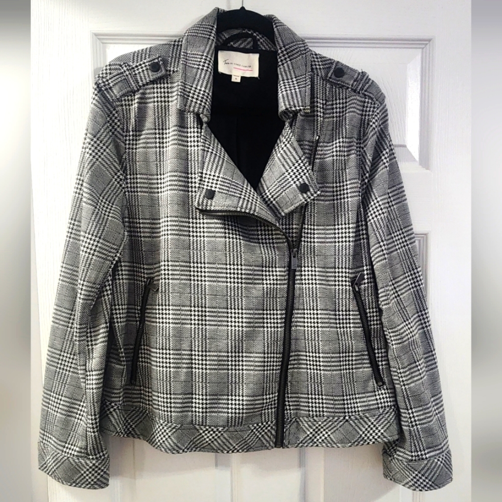 Never worn - Two by Vince Camuto, XL, plaid-herringbone, black and white jacket.